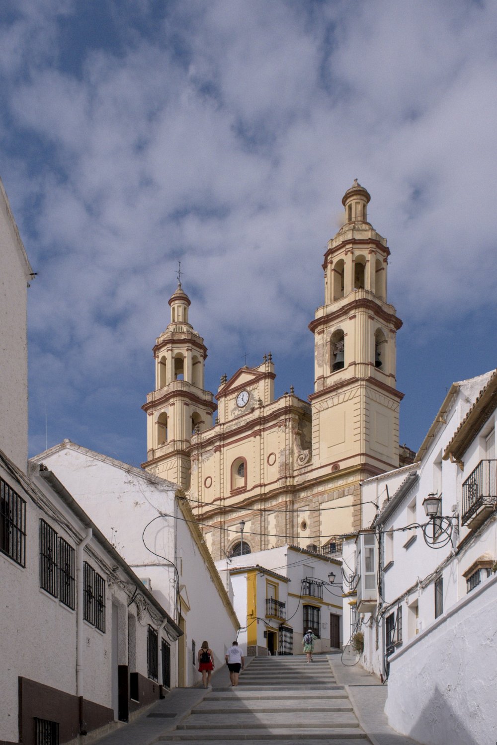 La calle Calzada eet l'église Notre Dame de l'Incarnation