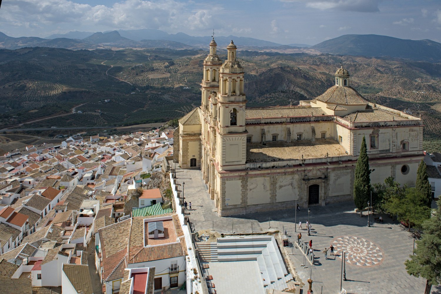 Donjon du château - Vue sur l'église Notre dame de l'Incantation