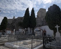 Cimetierre - En arrière plan le château