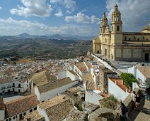 Vue sur la ville et l'église Notre Dame de l'Incarnation